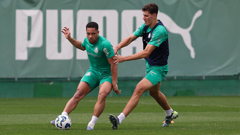 Fotos da reapresentação do Palmeiras destacam retorno dos jogadores após folga.