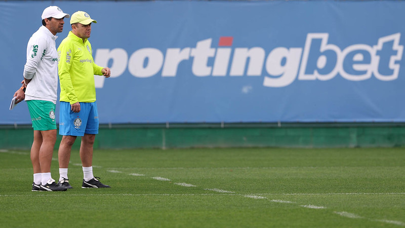 Palmeiras busca recuperação na Copa do Brasil e afirmação no Brasileirão.