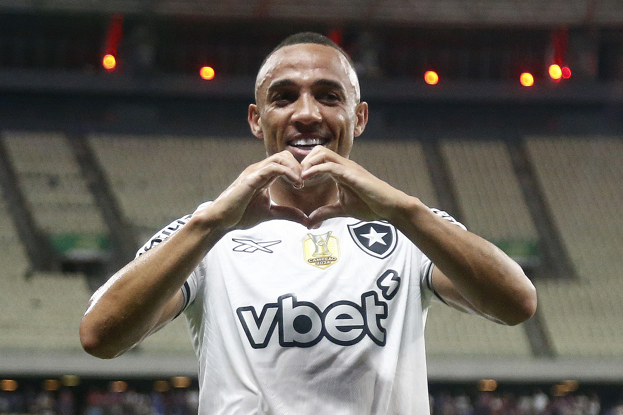 Marçal reconhece que expulsão ajudou Botafogo: 