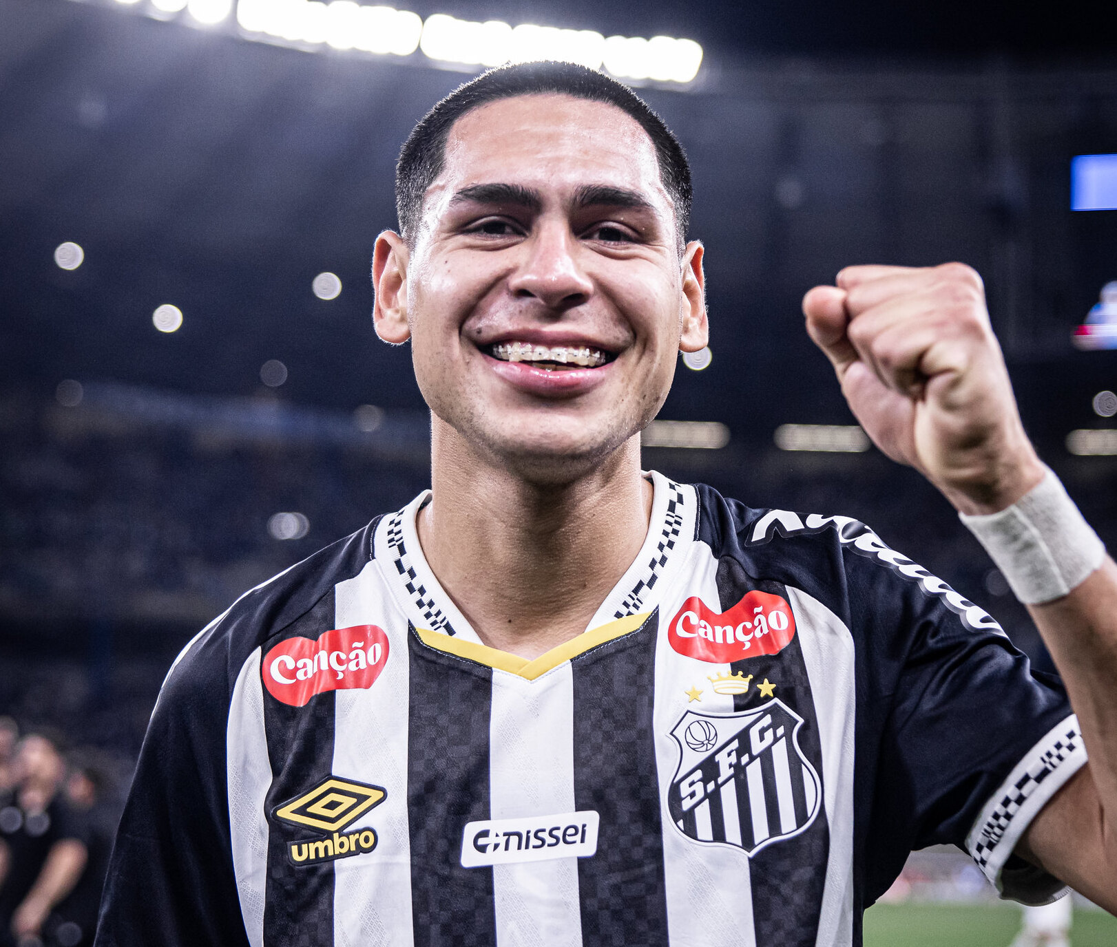Recém-contratado, Caballero celebra primeiro gol pelo Santos e vive grande fase na temporada