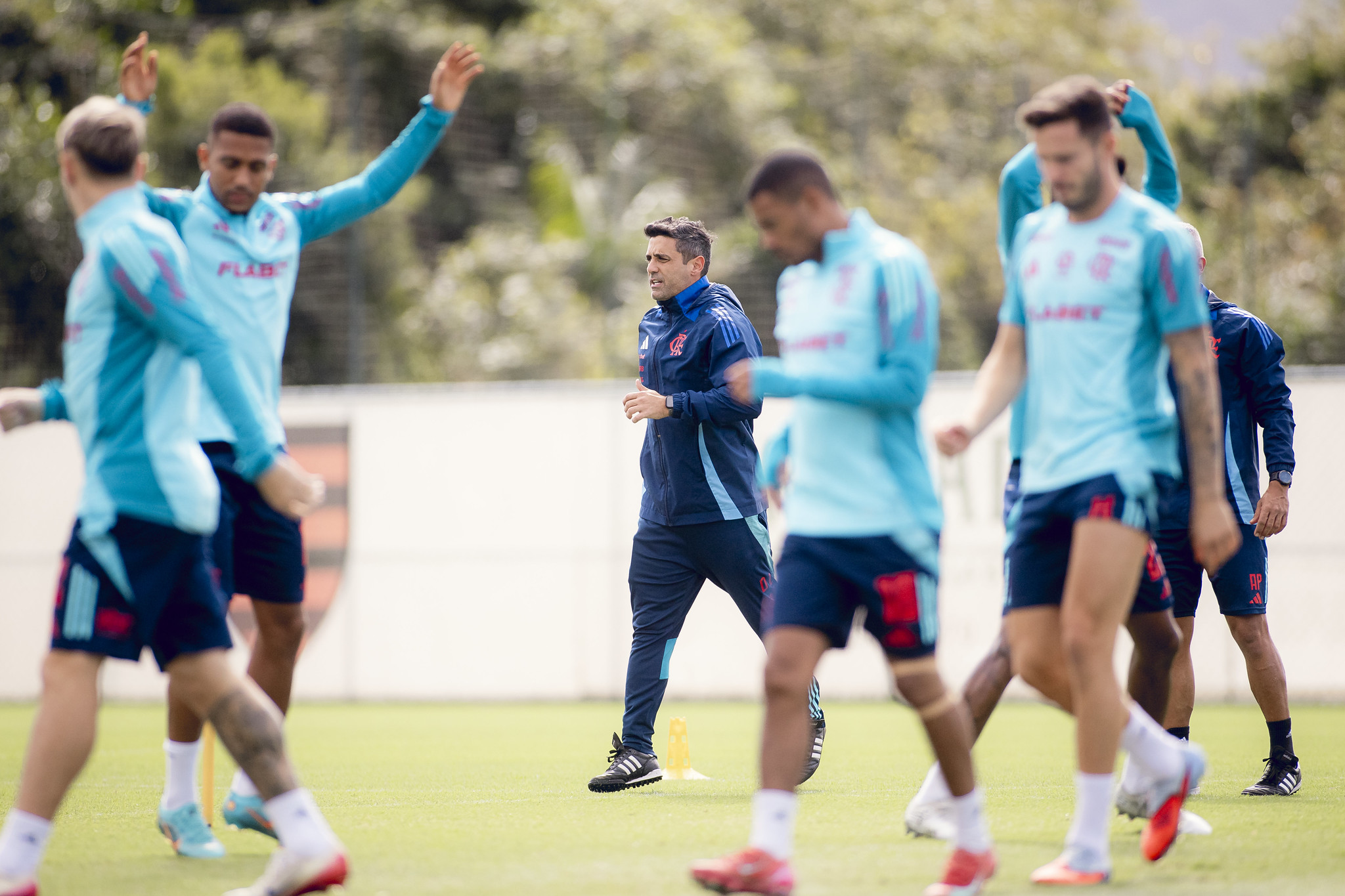 Confira imagens do treino do Flamengo nesta segunda-feira no CT Ninho do Urubu.