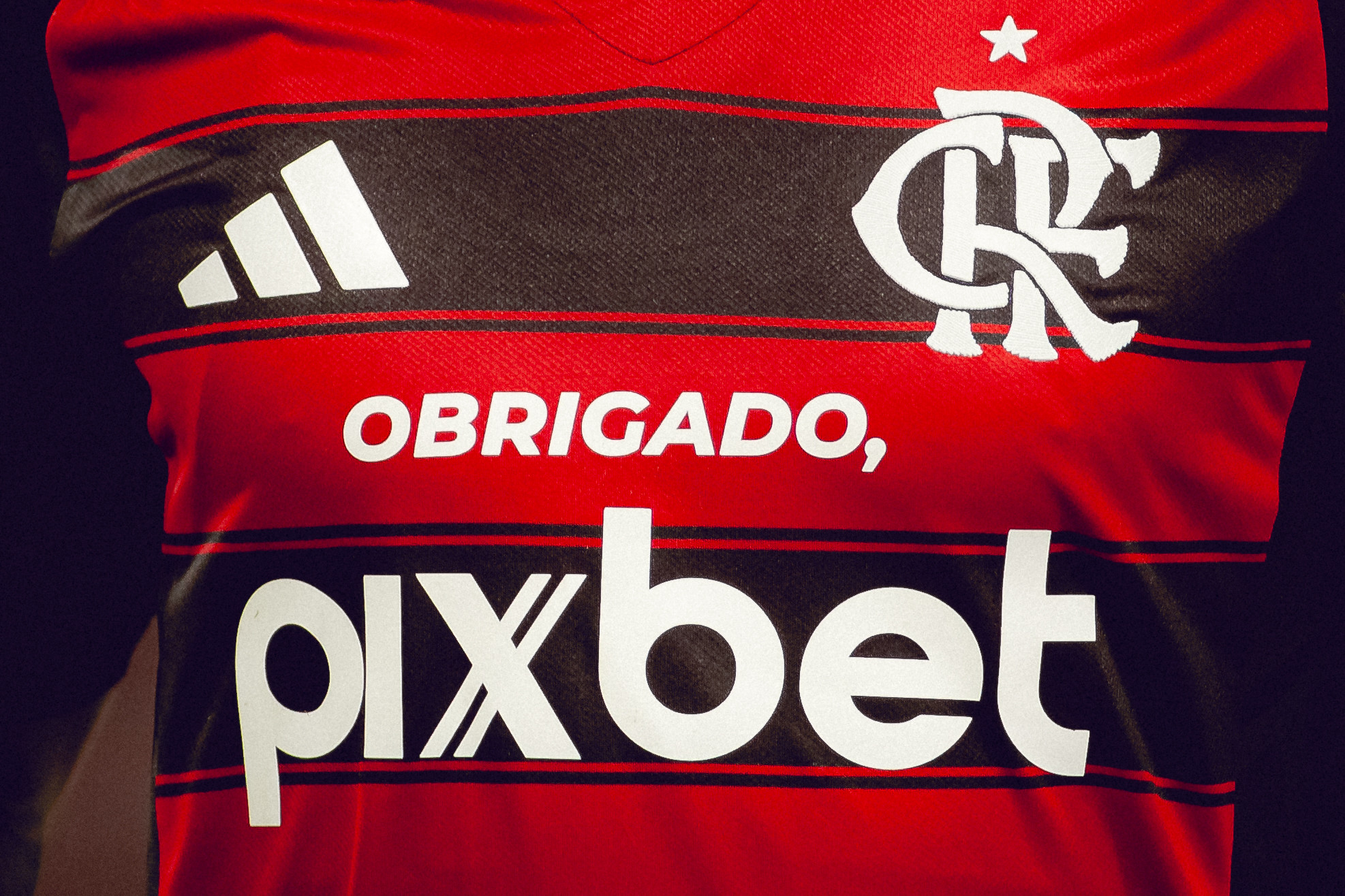 Flamengo fecha parceria com novo patrocinador máster na camisa rubro-negra.