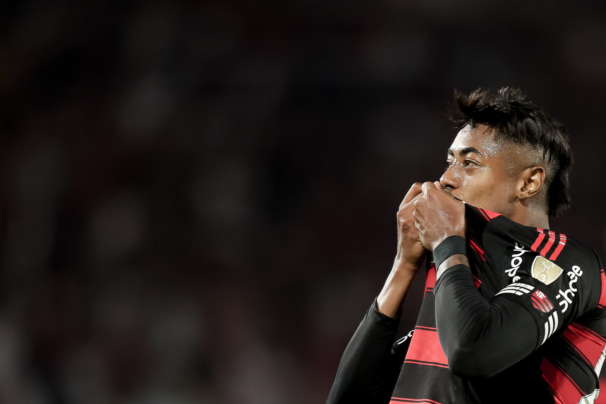 Bruno Henrique marca gol crucial, Flamengo domina Internacional no Campeonato Brasileiro.