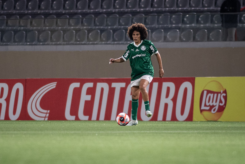 Palmeiras assume vice-liderança do Paulistão feminino após vitória sobre Taubaté.