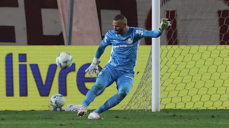 Weverton alcança feito histórico na Libertadores em vitória do Palmeiras.