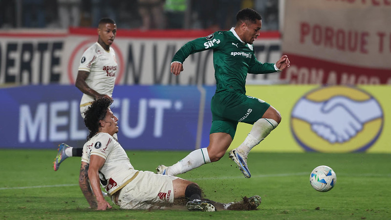 Romário surpreende e cita Vitor Roque como “herdeiro da 9” da Seleção!