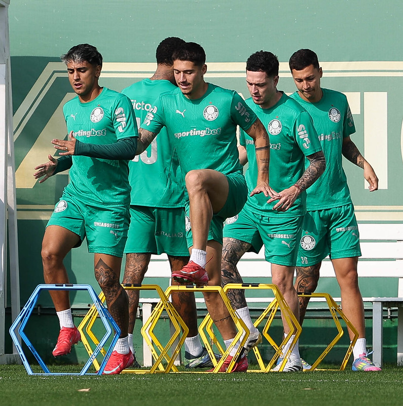 Palmeiras realiza treino tático e finaliza preparação para enfrentar Botafogo com reforço