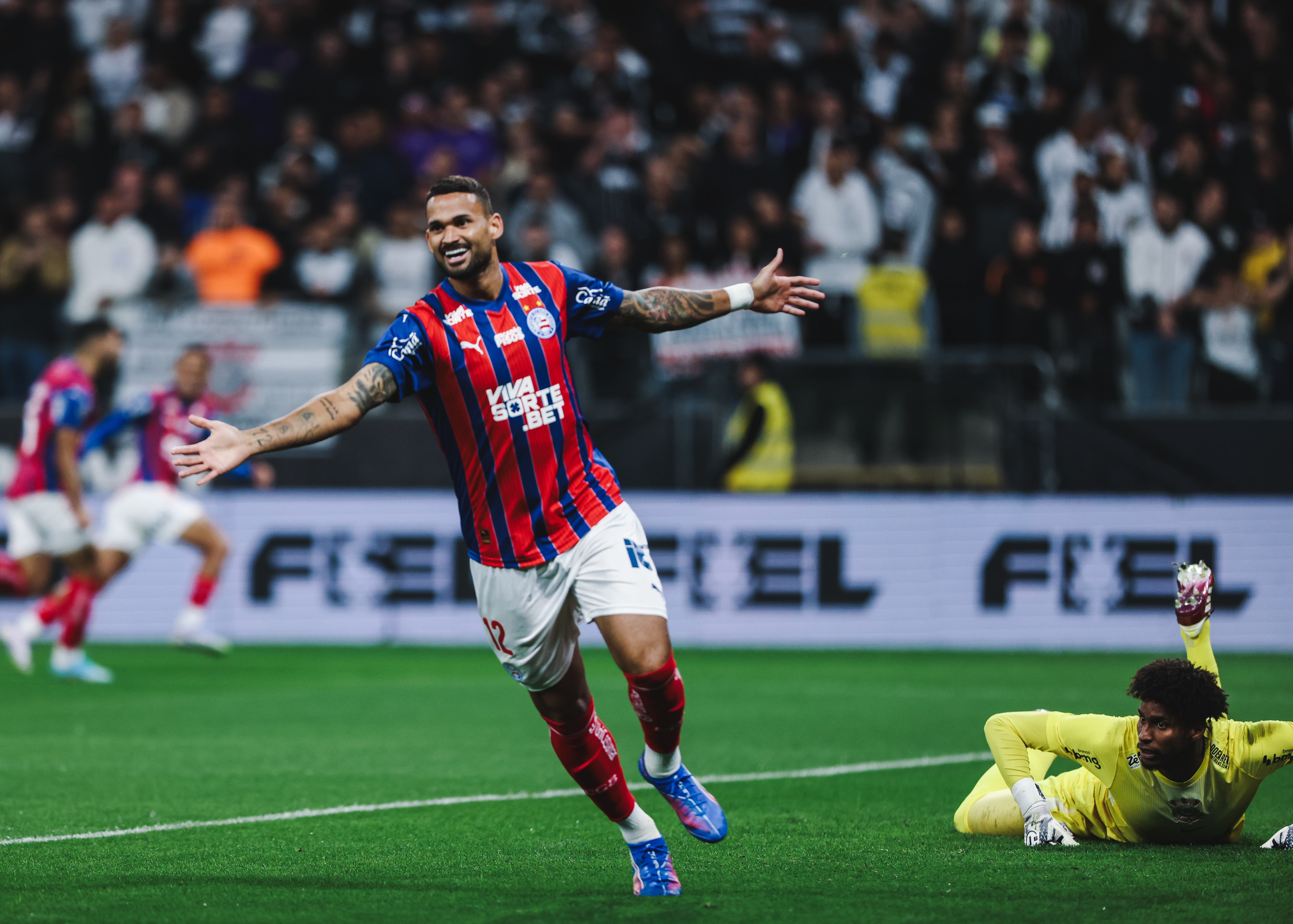 Corinthians sofre gol rápido, derrota para o Bahia e amplia sequência negativa.