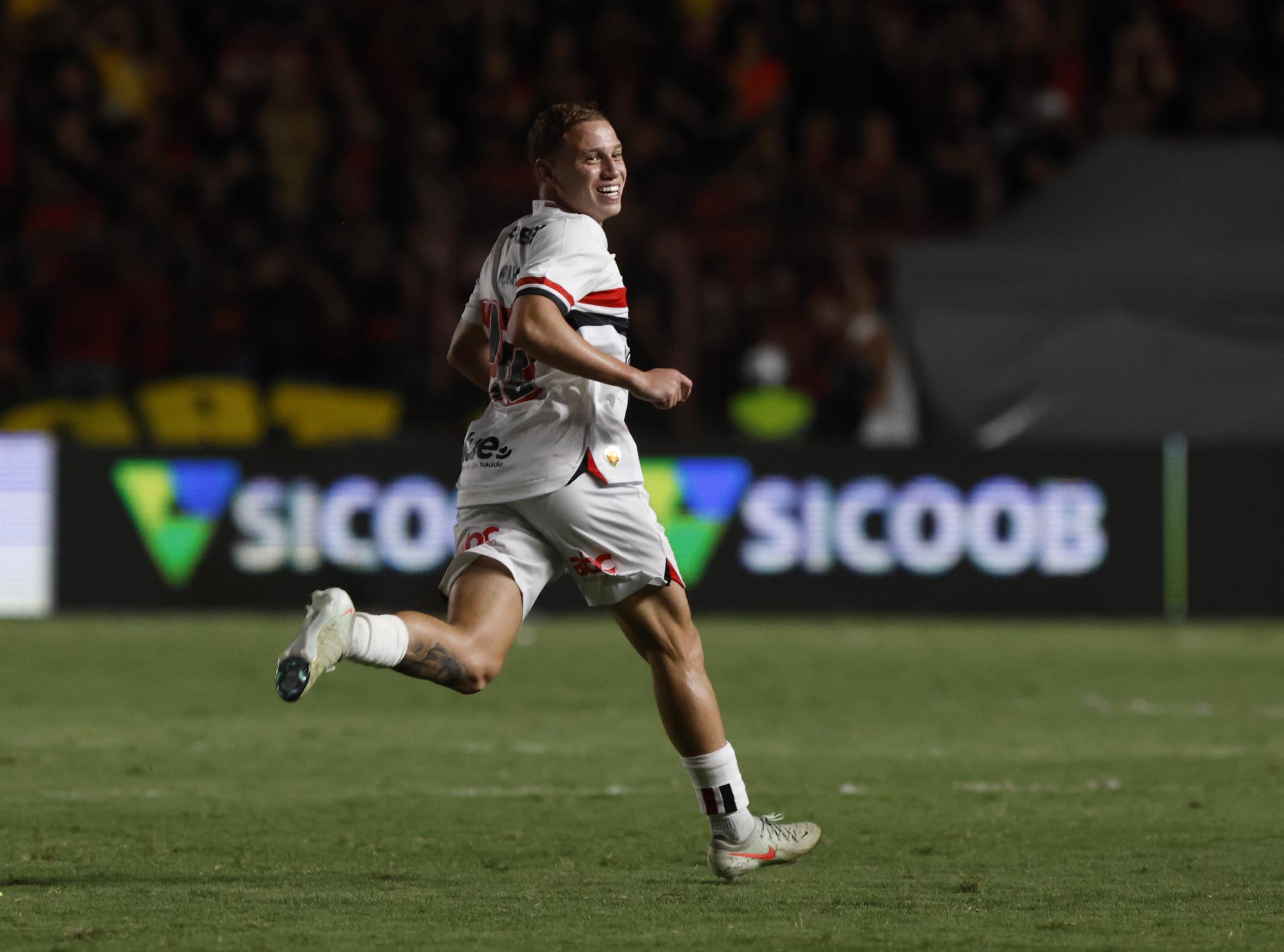 Maik aproveita chance e pode ser solução caseira para preencher lacuna do São Paulo