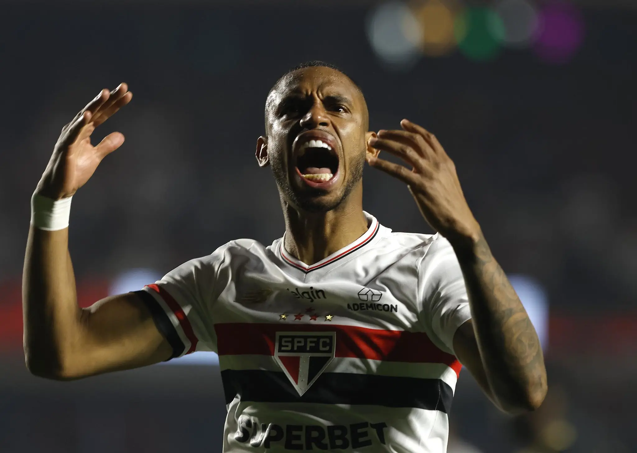 André Silva, pelo São Paulo.