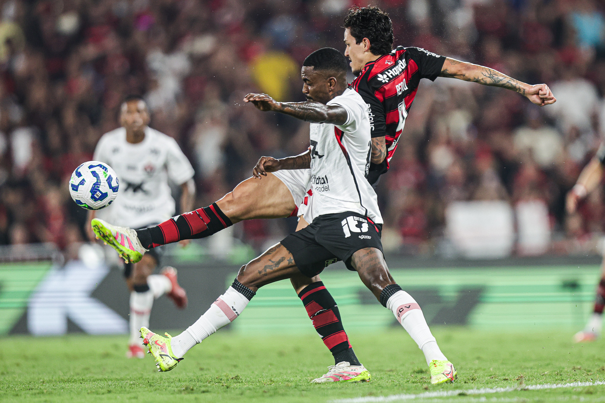 Flamengo impõe goleada sobre o Vitória em grande atuação na partida