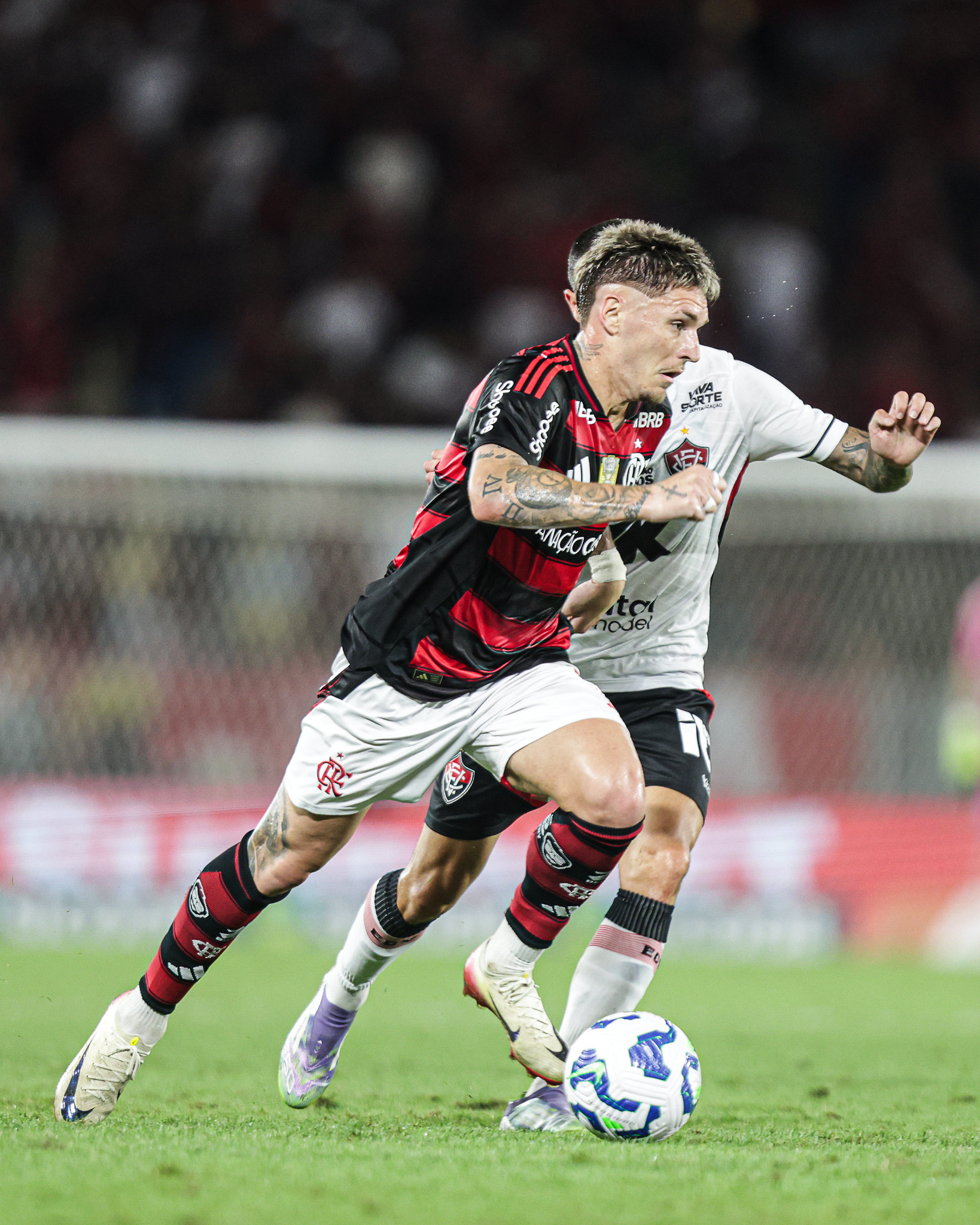 Goleada do Flamengo sobre o Vitória: melhores lances do Brasileirão