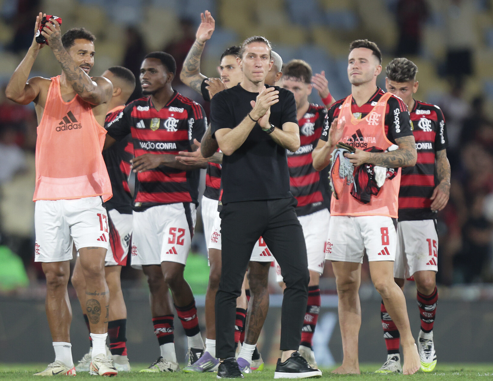 Filipe Luís elogia desempenho fantástico do Flamengo na goleada contra o Vitória
