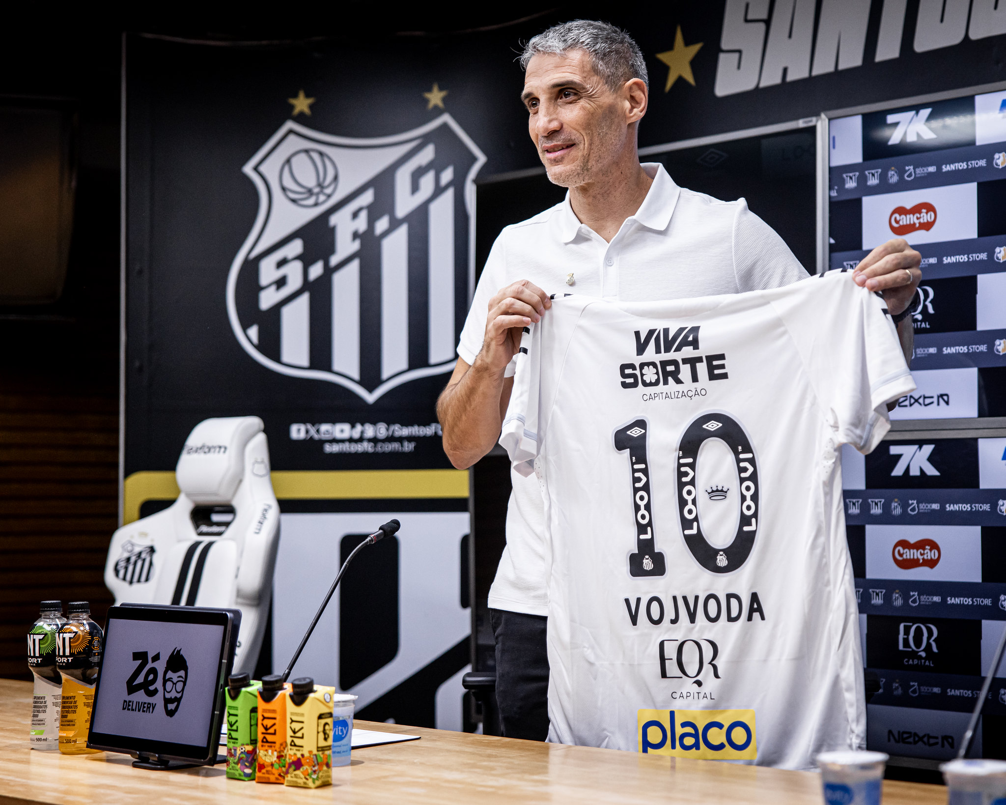 Vojvoda é regularizado no BID e pode estrear pelo Santos no Brasileirão