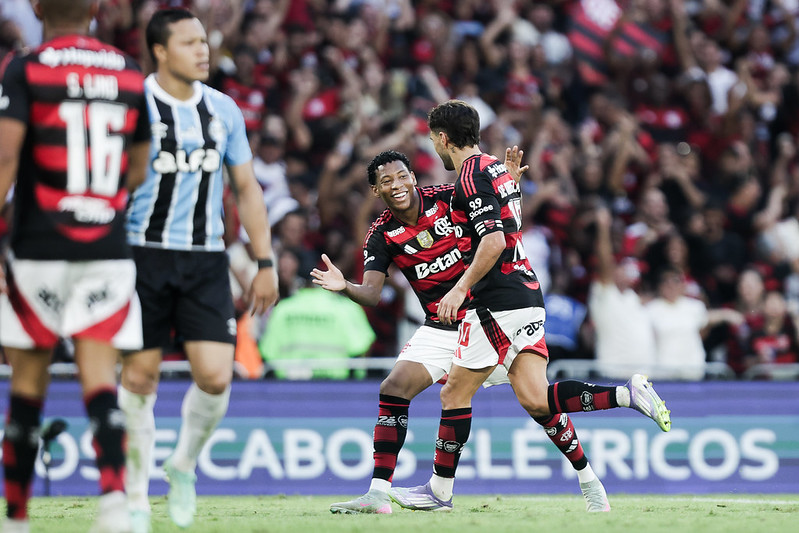 Flamengo empata com Grêmio e permite aproximação do Cruzeiro na tabela