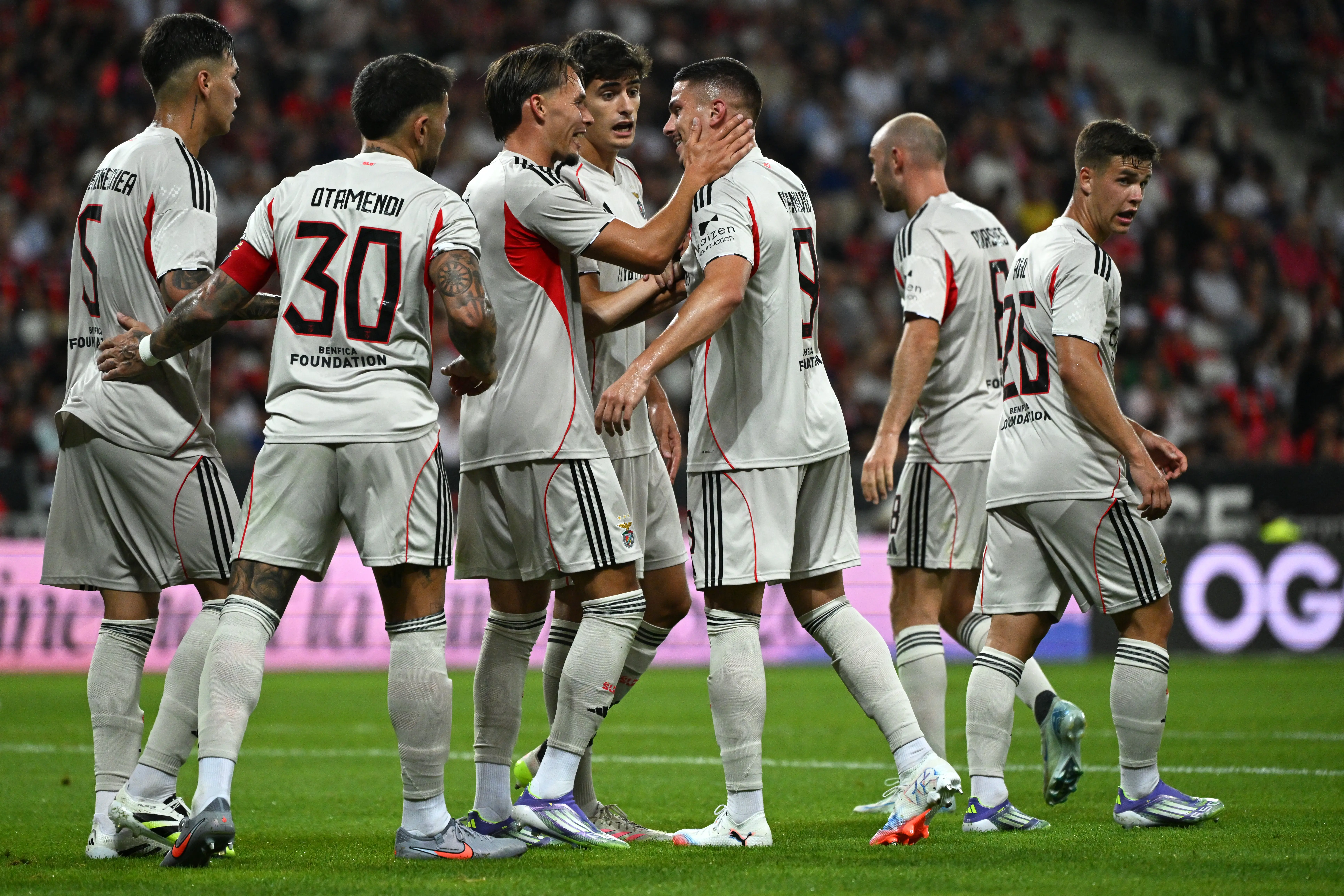 Com Ríos titular, Benfica vence Nice e larga em vantagem nas Eliminatórias da Champions