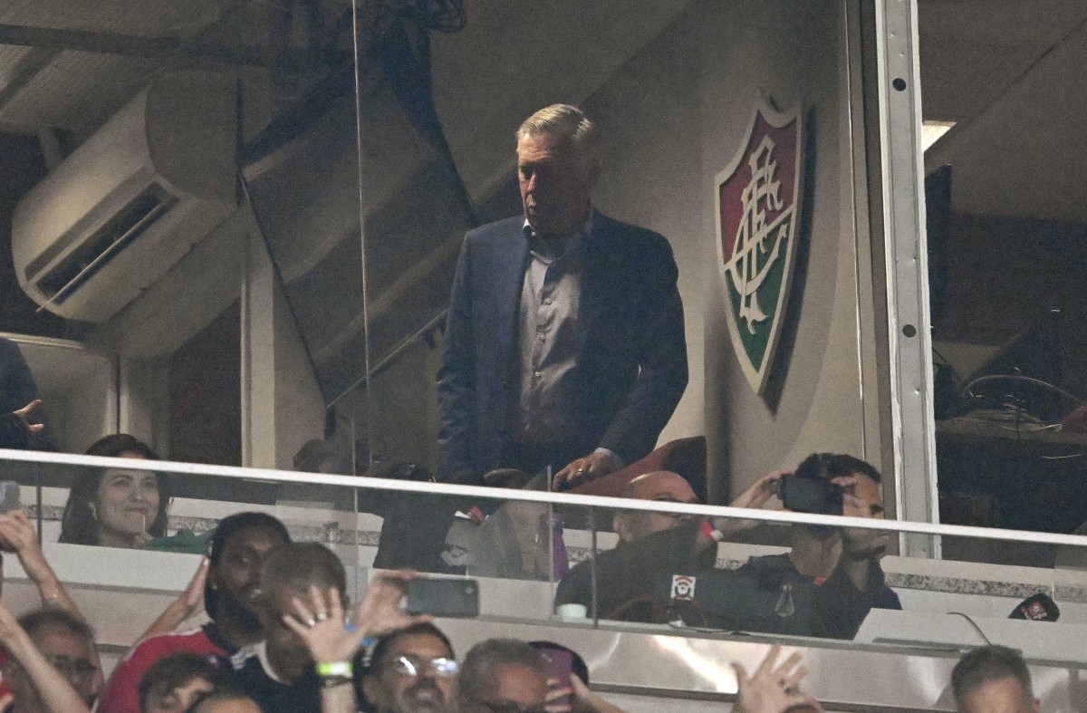 Olho na Copa! Ancelotti aparece no Maracanã e observa duelo do Flamengo na Libertadores
