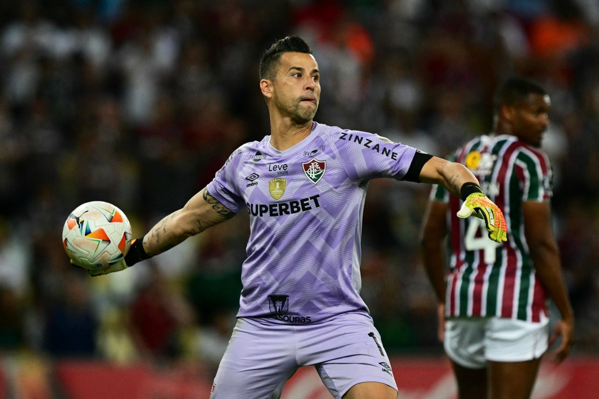 Exemplo de longevidade: goleiro Fábio, do Fluminense, completa 45 anos