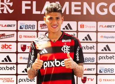 Carrascal regularizado no BID e disponível para estreia pelo Flamengo.