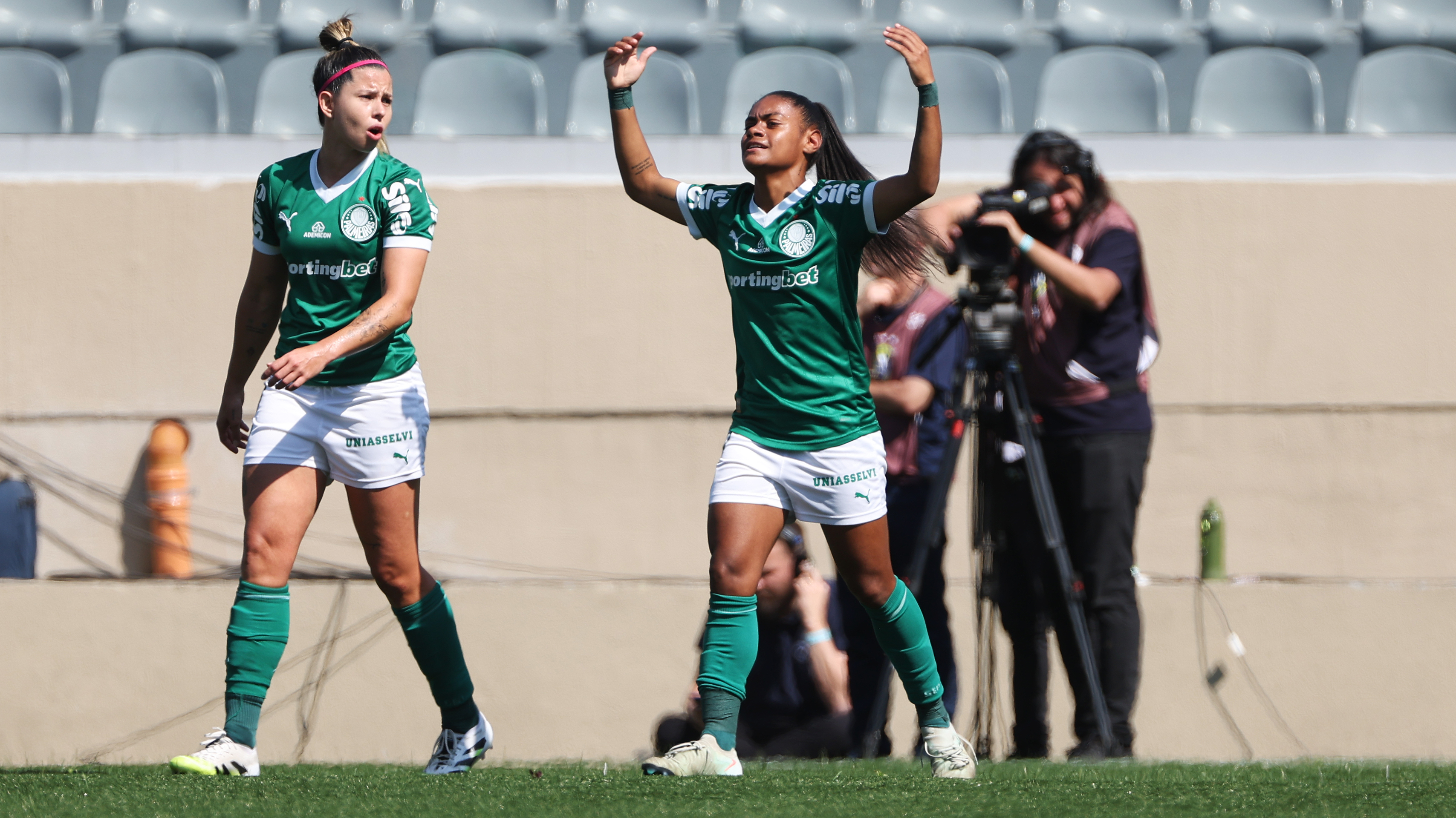 Palmeiras goleia Flamengo com belos gols e avança para semifinal do Brasileiro Feminino