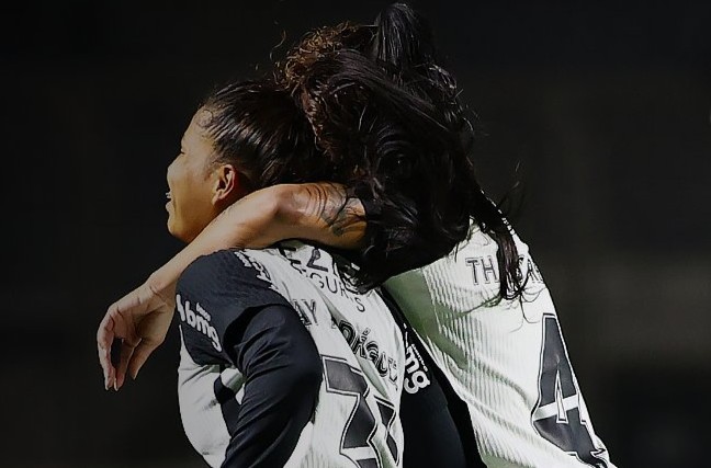 Corinthians amplia vantagem na liderança do Paulista feminino com vitória sobre Ferroviária.