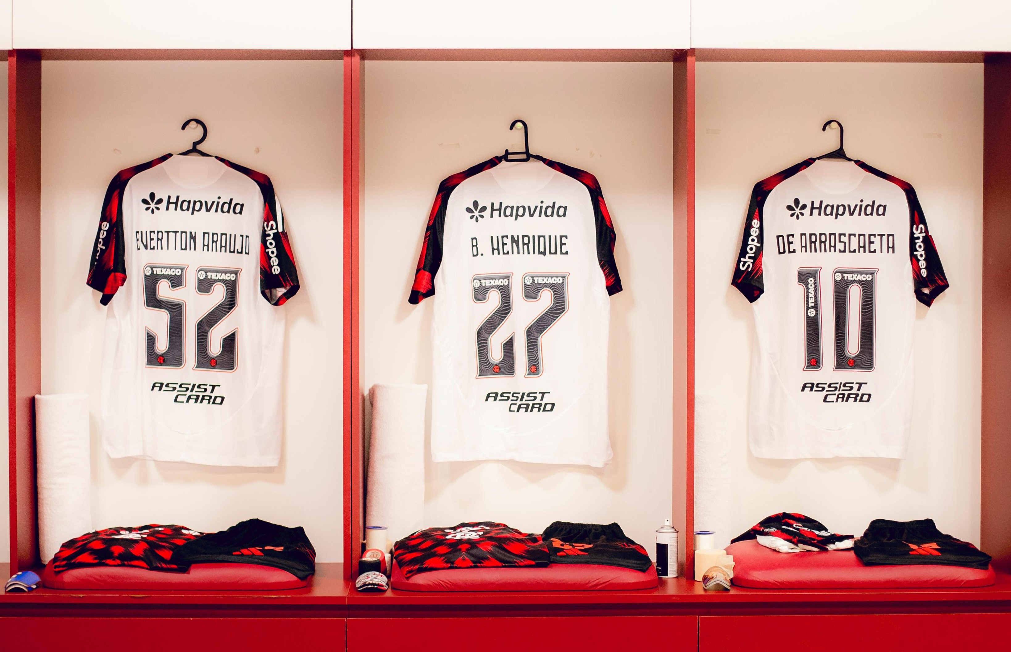 Flamengo define equipe para enfrentar o Internacional; confira escalaçõesBaseContext.