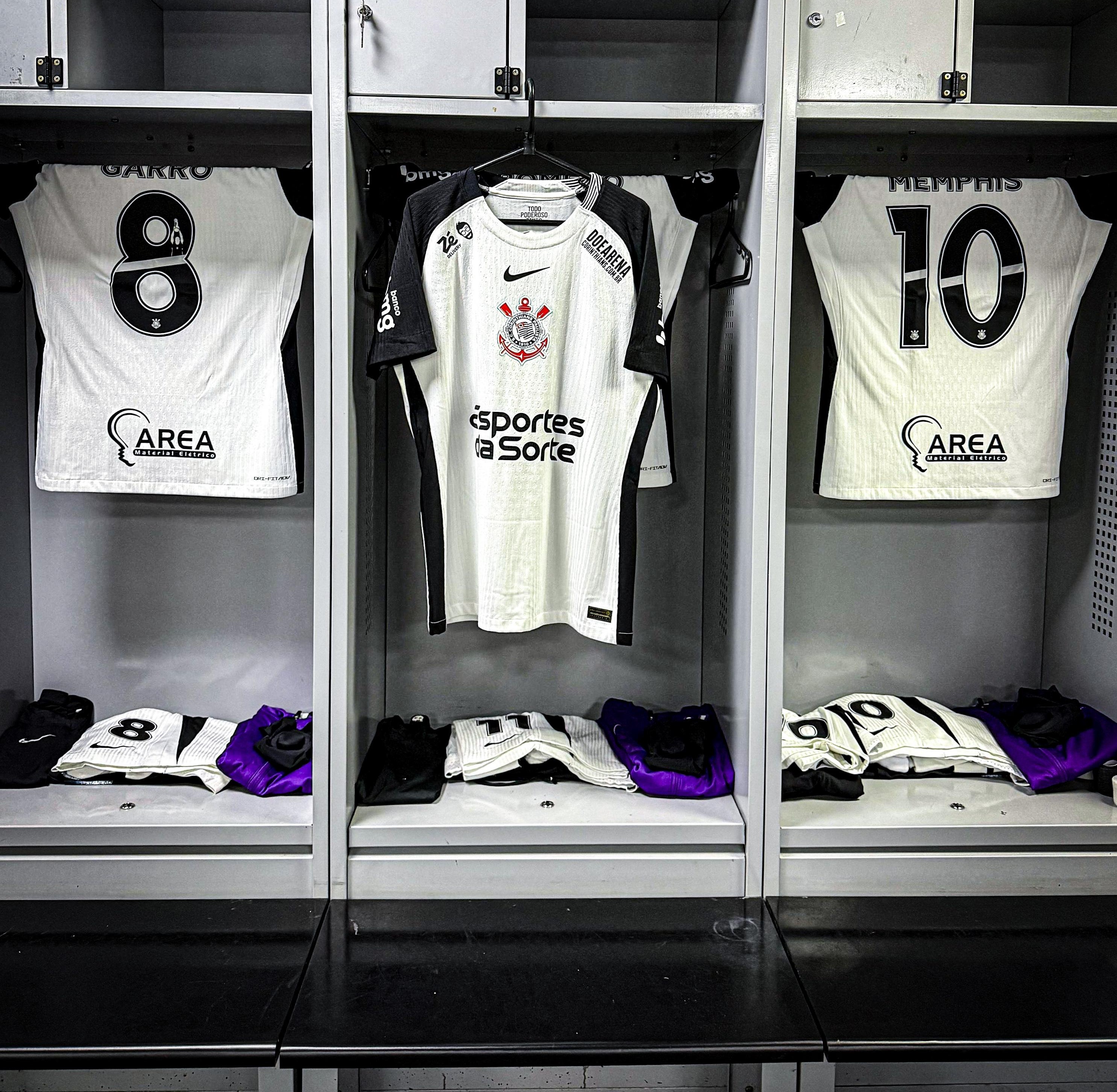 Corinthians define Maycon titular e Memphis no banco para duelo contra Athletico-PR