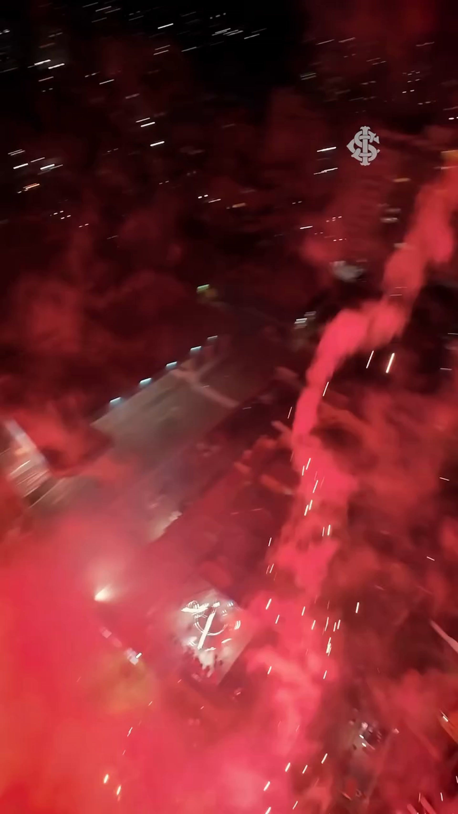 Ruas de fogo: Torcida colorada prepara atmosfera intensa antes de duelo contra Flamengo