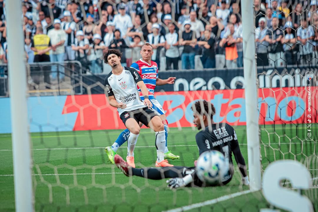 Fotos da partida entre Corinthians e Fortaleza no Brasileirão.