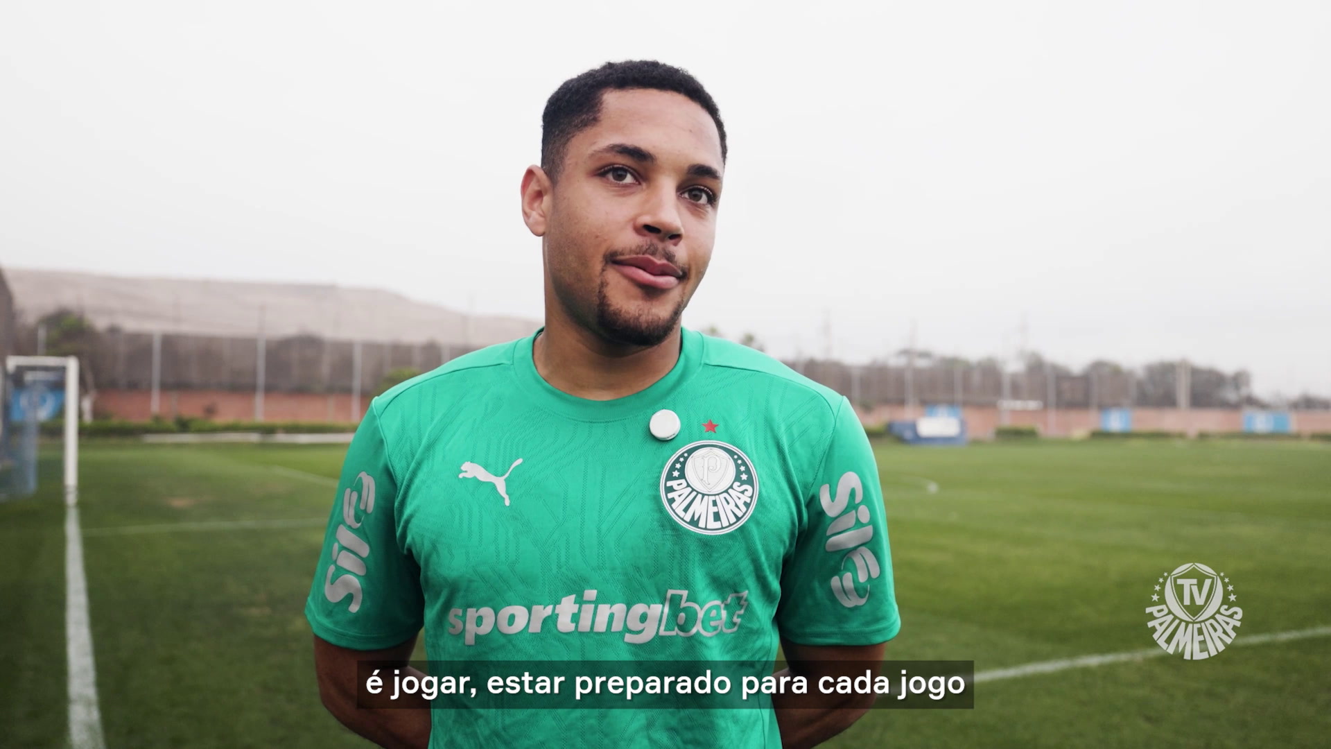 Vitor Roque planeja jogo de ida do Palmeiras contra Universitario.