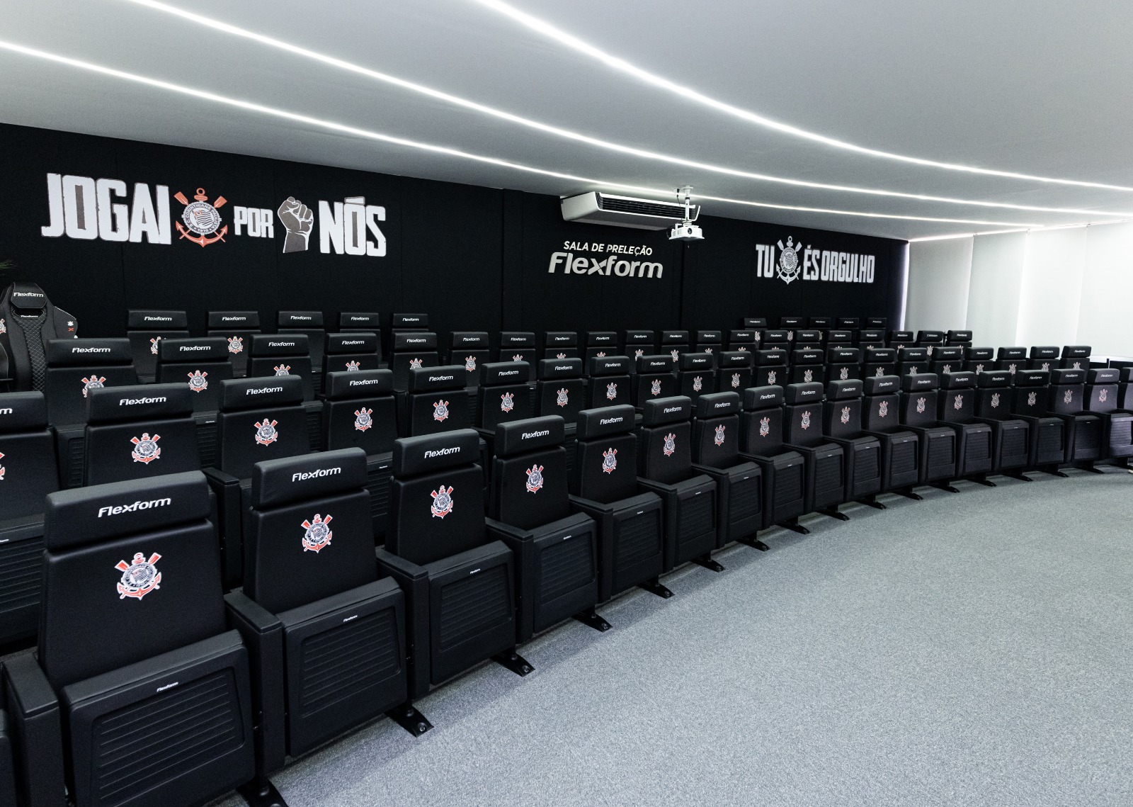 Corinthians moderniza sala de preleção no CT Joaquim Grava