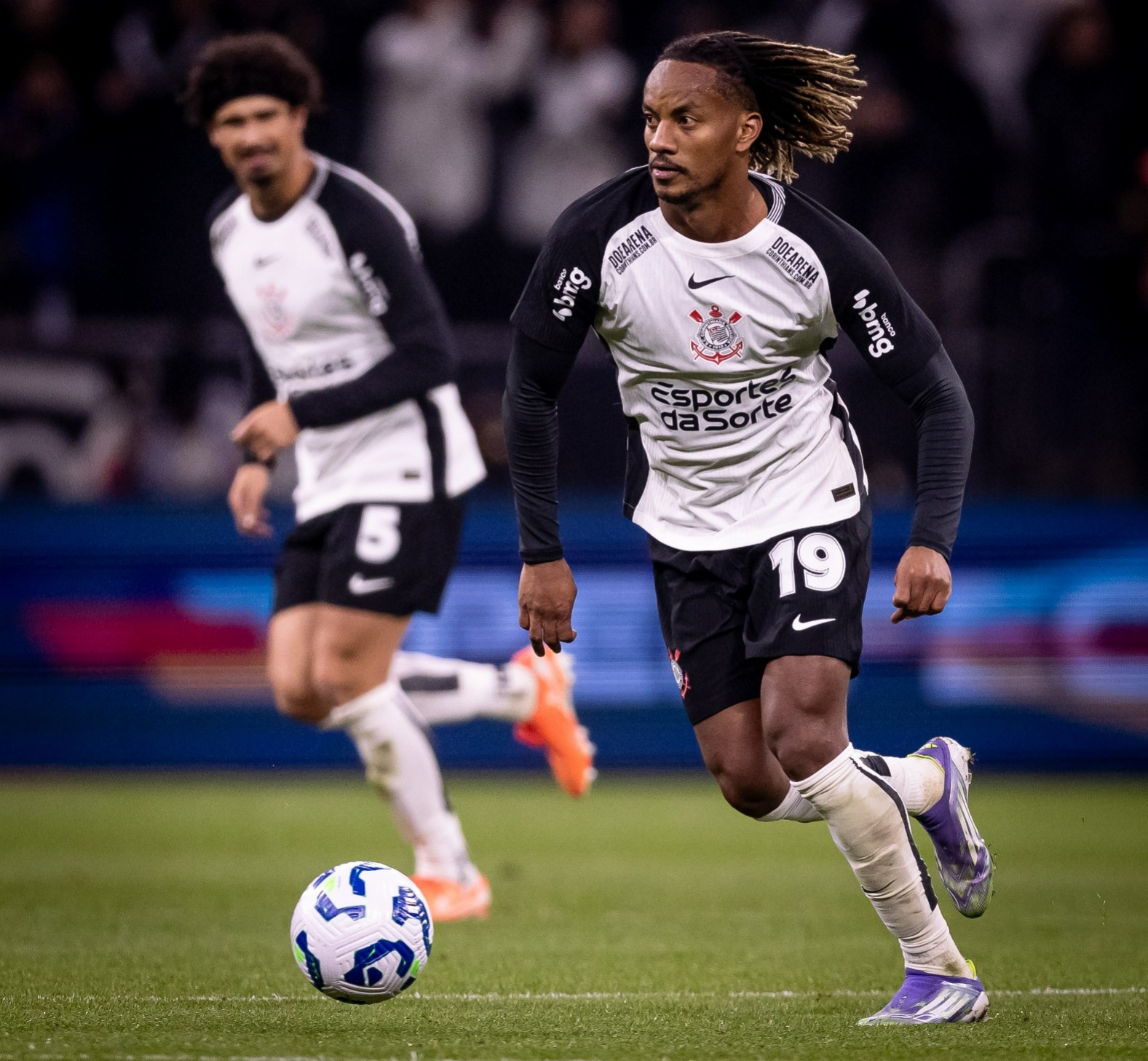 Carrillo destaca reação e analisa empate do Corinthians como positivo.