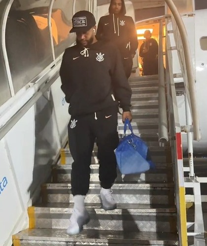 Corinthians chega a Curitiba para enfrentar o Athletico-PR na competição