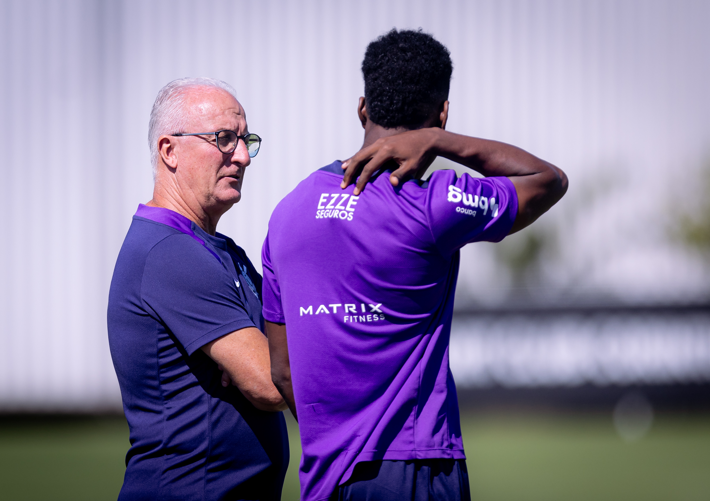 Dorival avalia alternativas na lateral, mas mantém Félix como opção no Corinthians