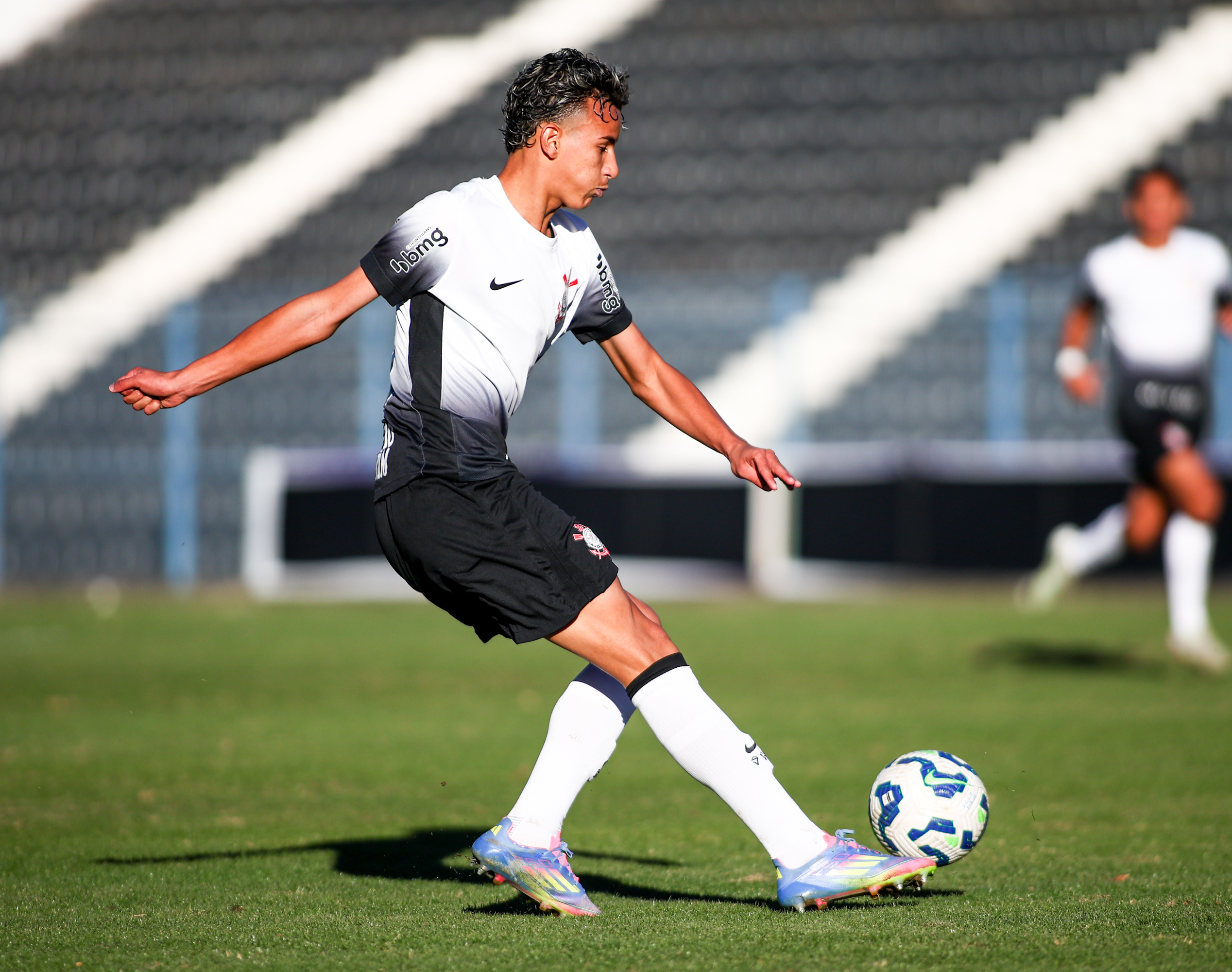 ÚLTIMA HORA! Corinthians age rápido após perder joia e avança em renovação de craque da base!