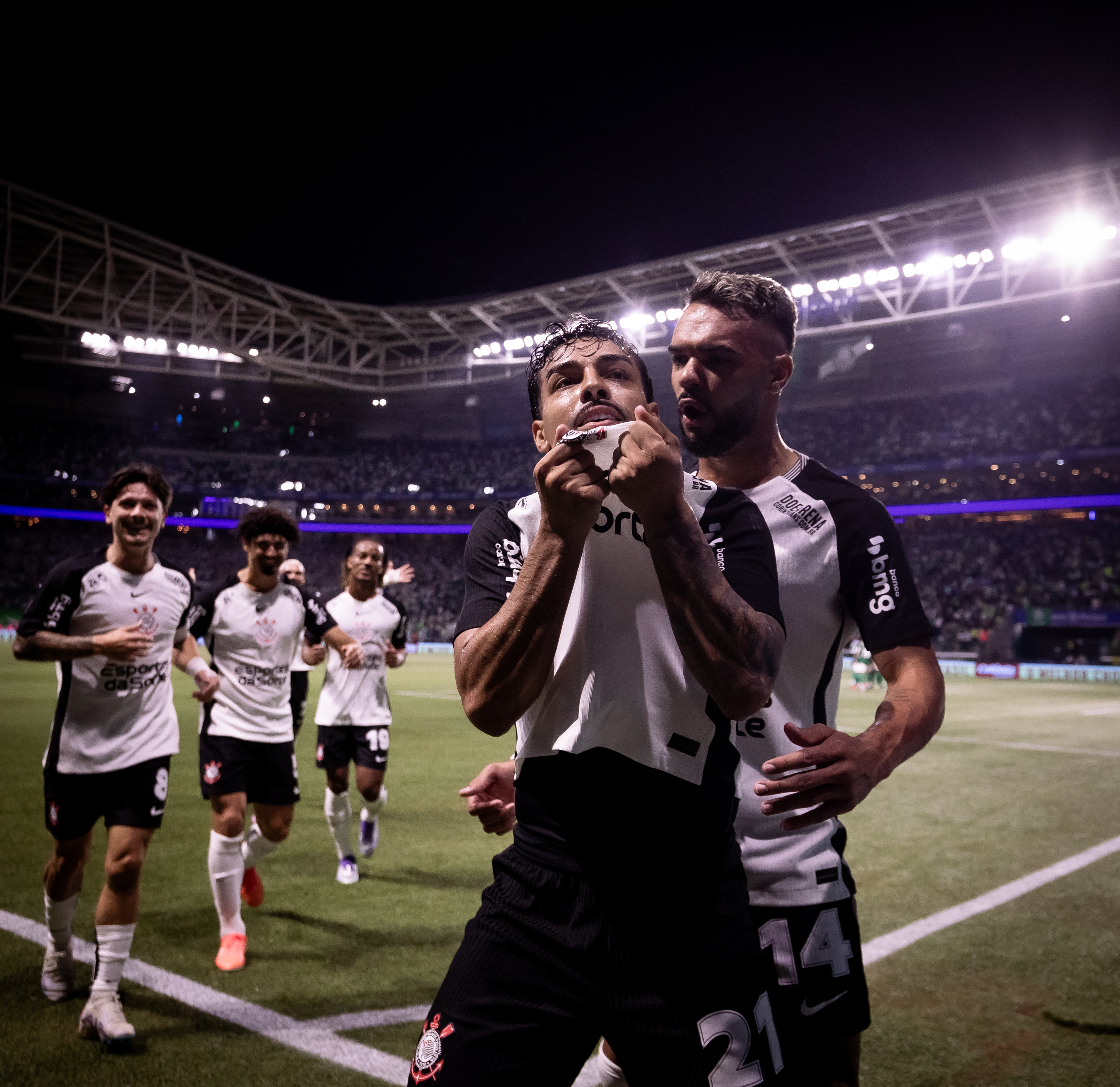 Corinthians mostra solidez defensiva e se destaca em vitória sobre Palmeiras.