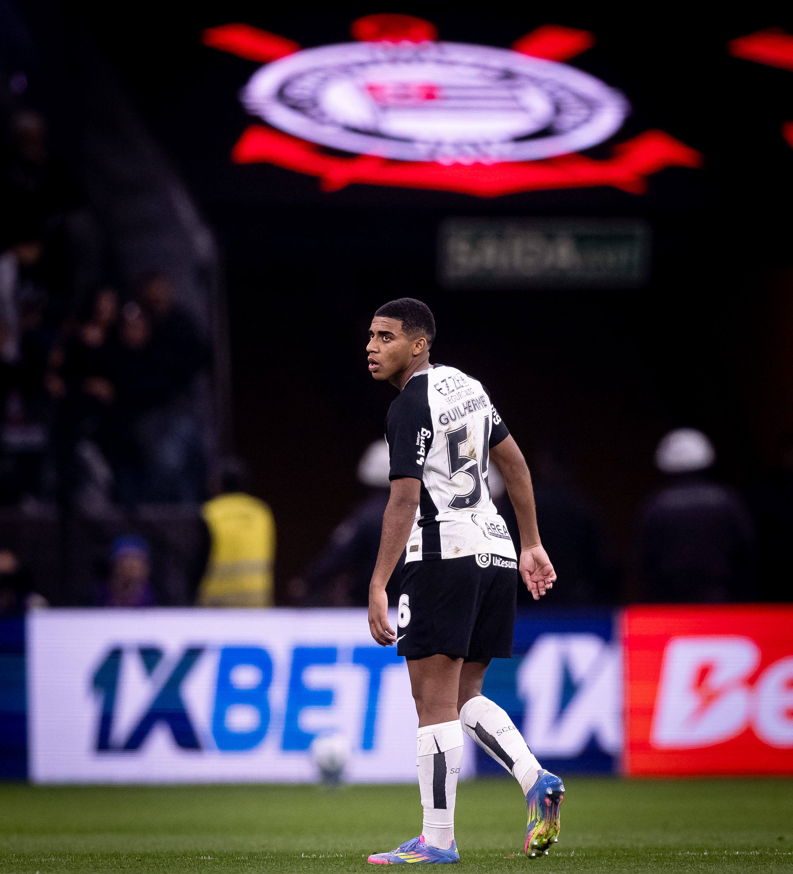 POLÊMICA DO VAR? CBF revela áudio do polêmico lance do jogo do Corinthians x Bahia