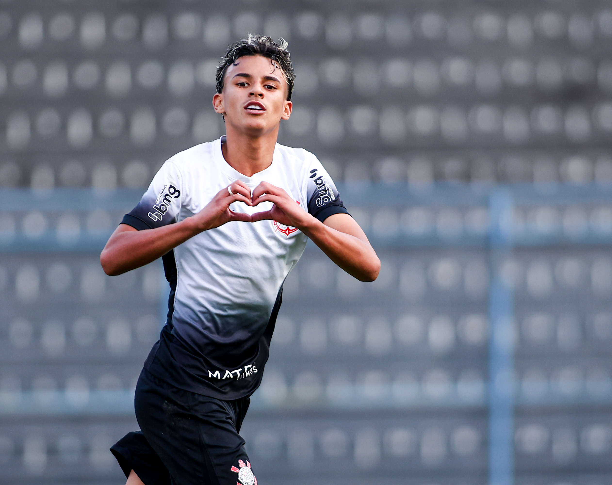 Corinthians triplica multa de Gui Amorim e vê joia protegida de assédio; veja valores