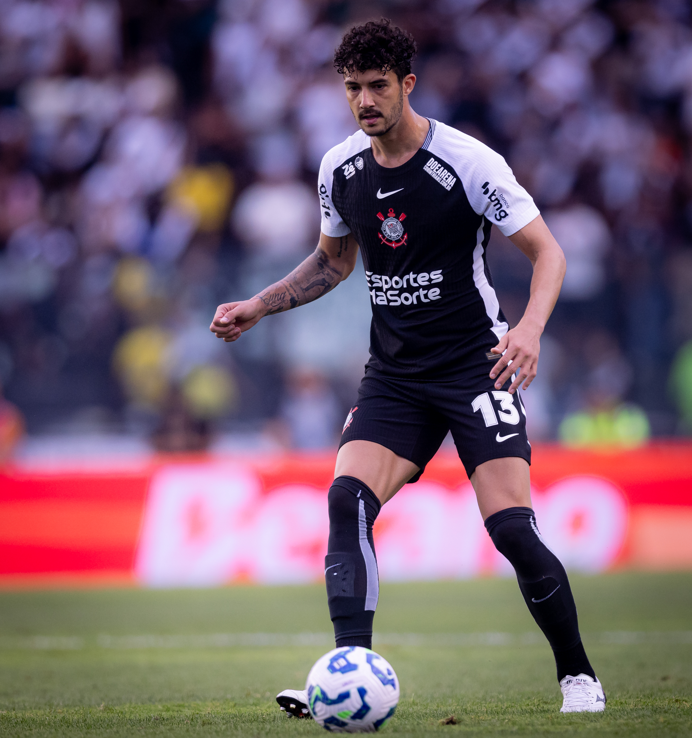 Corinthians finaliza detalhes e avança na renovação de contrato com Gustavo Henrique