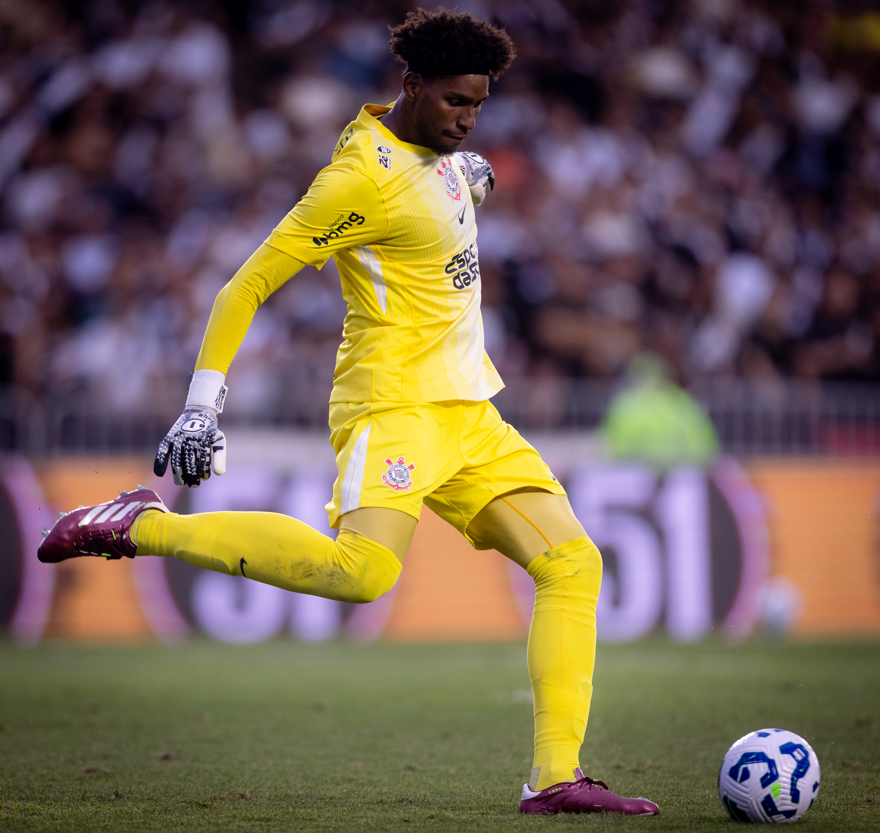 Hugo expressa superação pessoal após triunfo do Corinthians em desabafo emocional