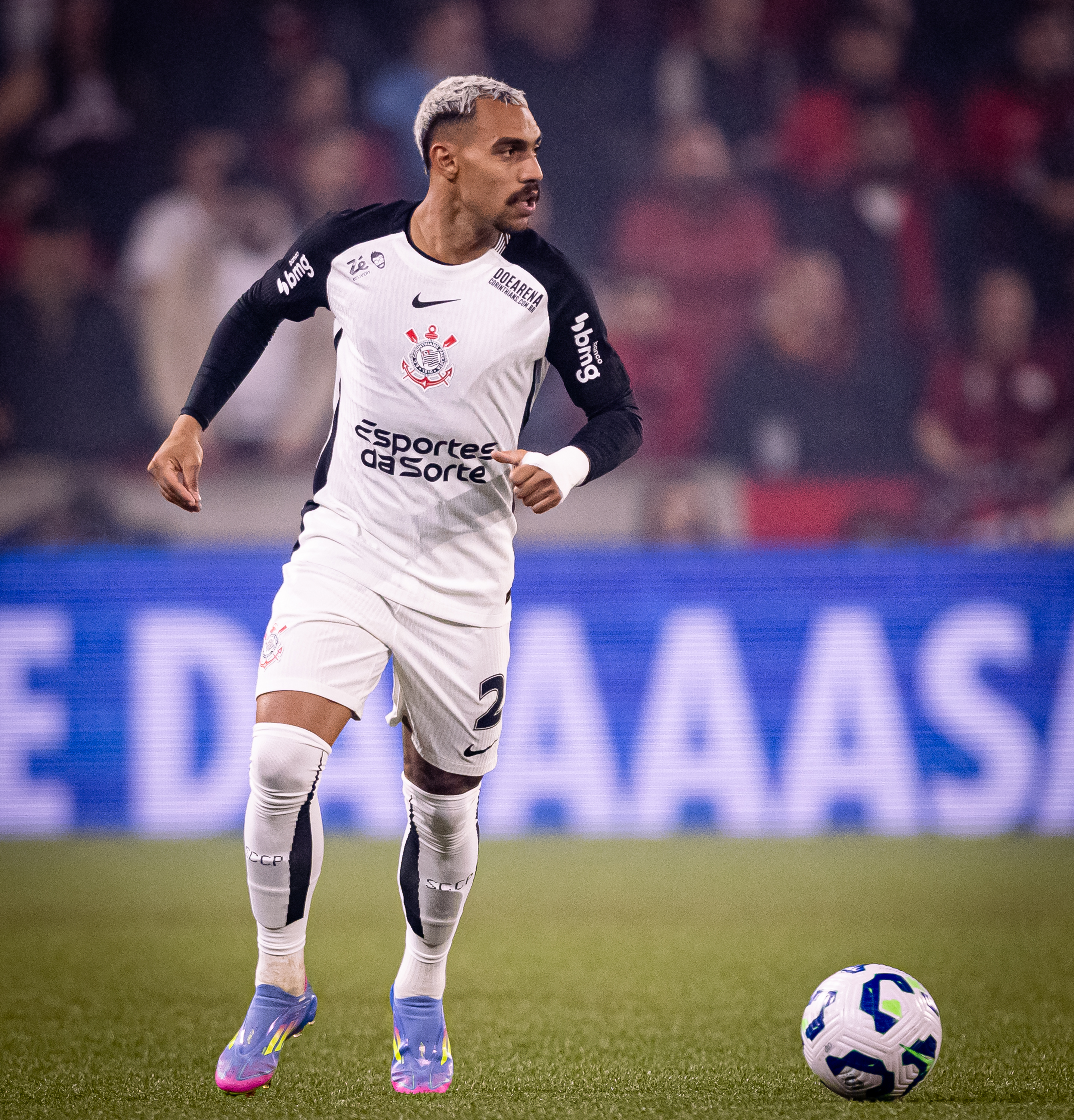 PREOCUPAÇÃO NO TIMÃO! Situação de Matheuzinho gera dúvida antes do Derby contra o Palmeiras