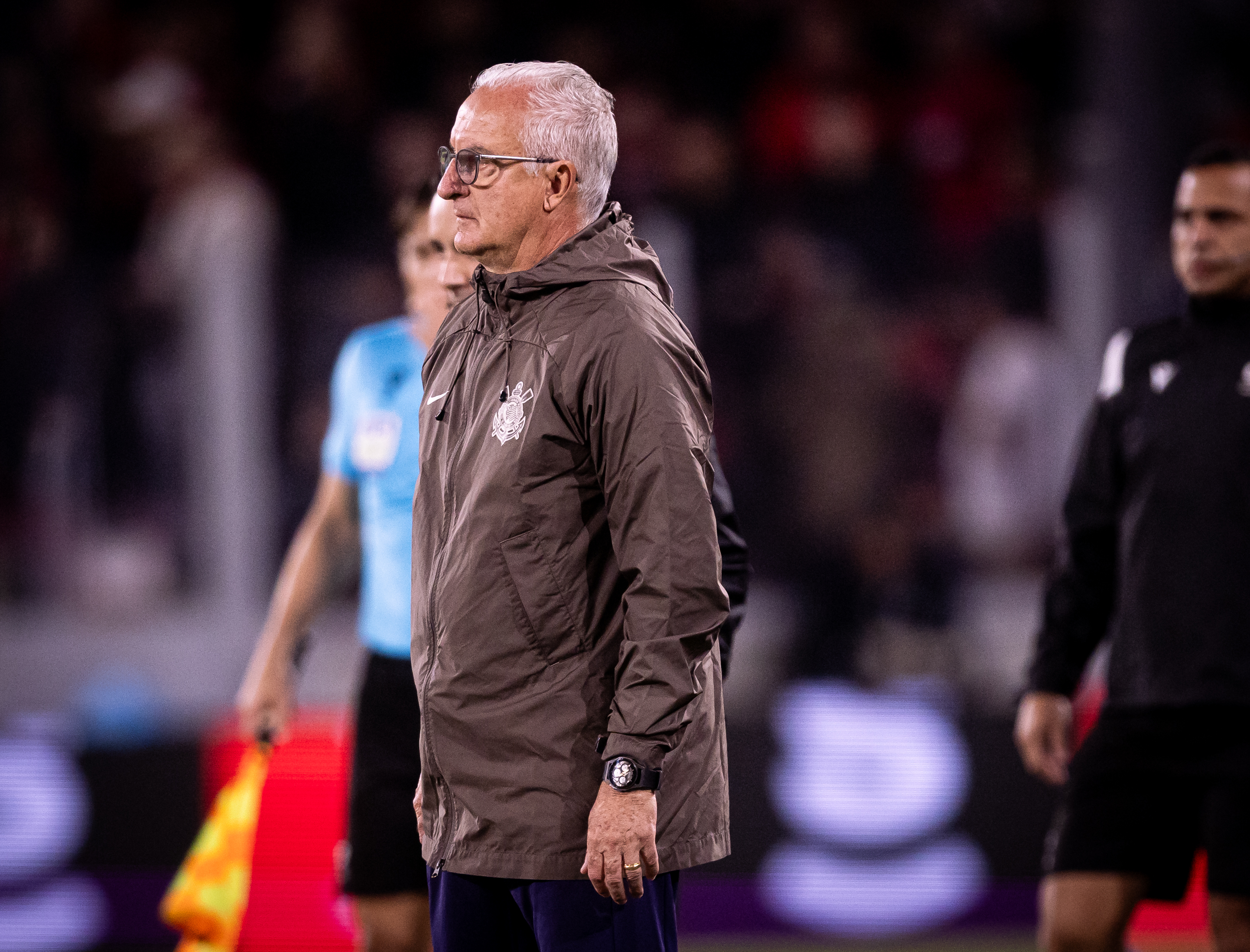 Dorival supera desafios e conquista respeito no comando do Corinthians