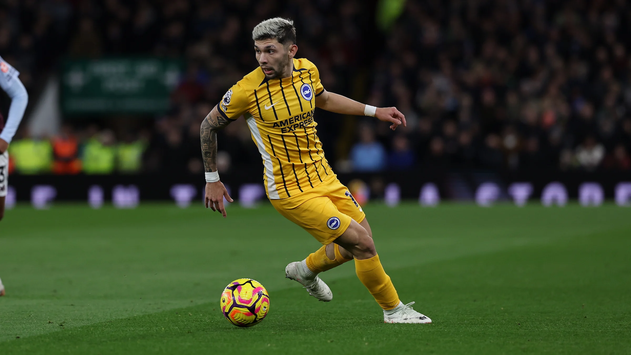 Palmeiras observa situação do jogador Julio Enciso, do Brighton; mais informações.