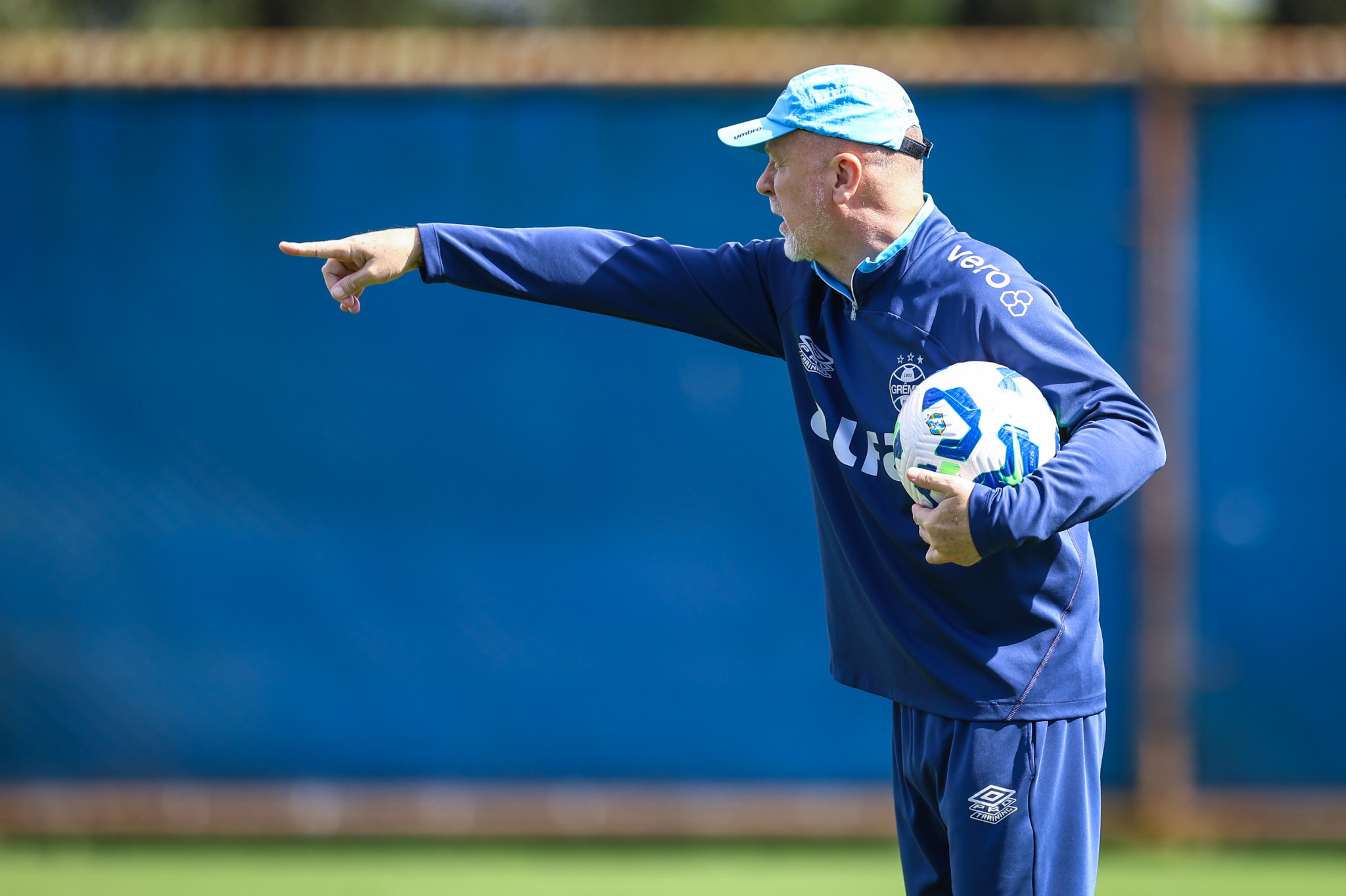 Grêmio intensifica treinos visando confronto decisivo contra o Flamengo no Brasileirão