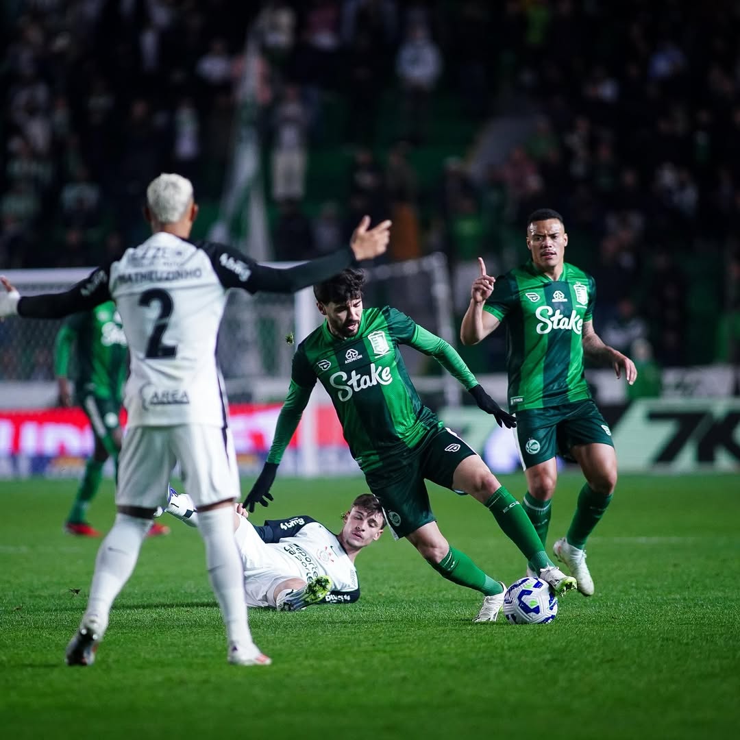 Matheuzinho abre o jogo após derrota e dispara sobre queda de rendimento no Timão