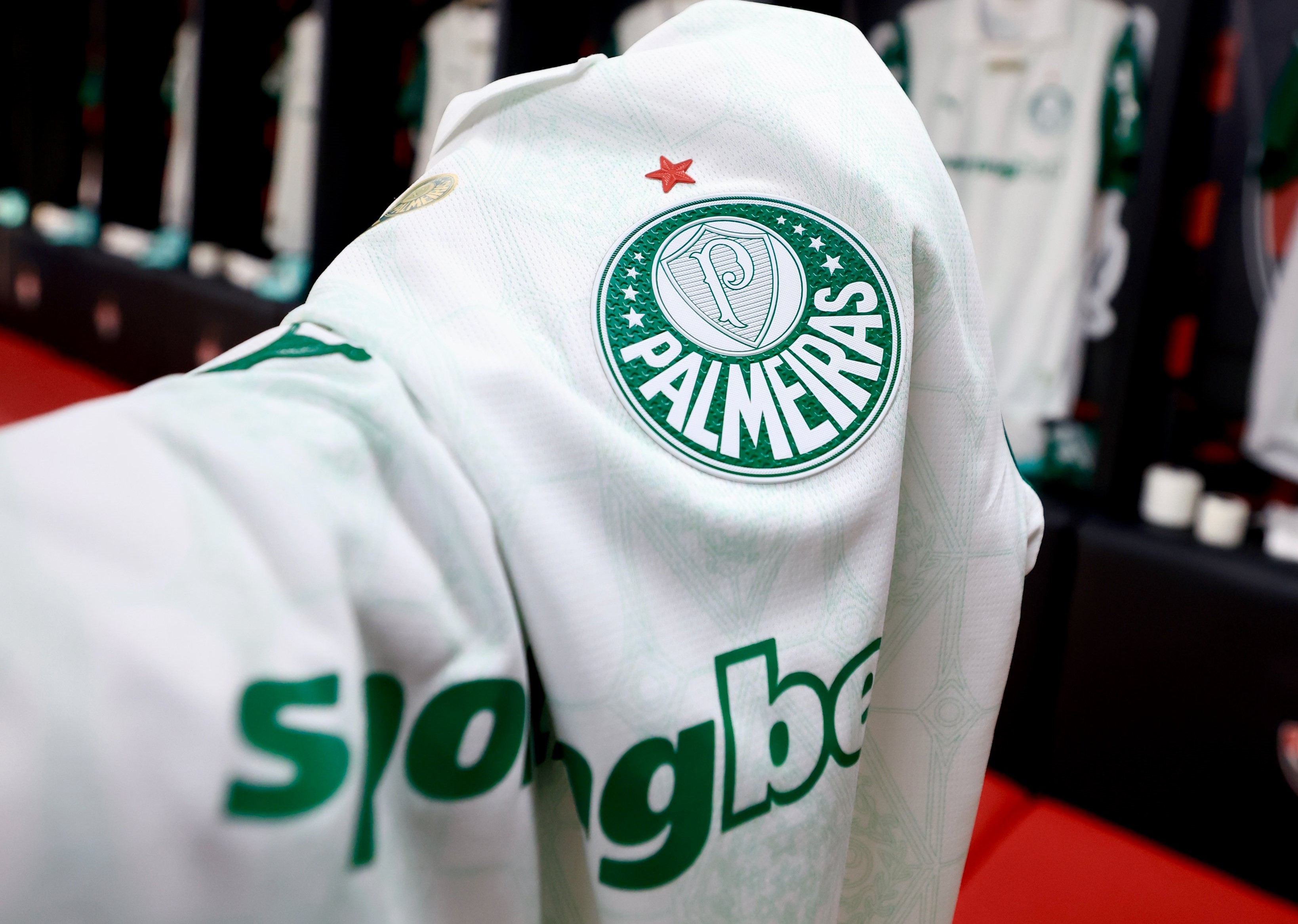 Abel poupa titulares e escala reservas do Palmeiras contra o Vitória no Brasileirão