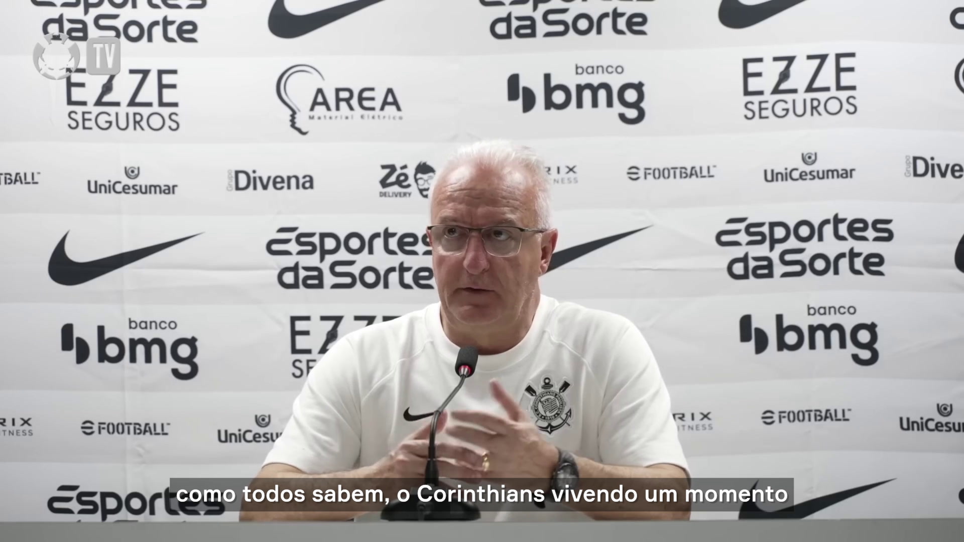Dorival Júnior comemora classificação do Corinthians no Brasileirão.