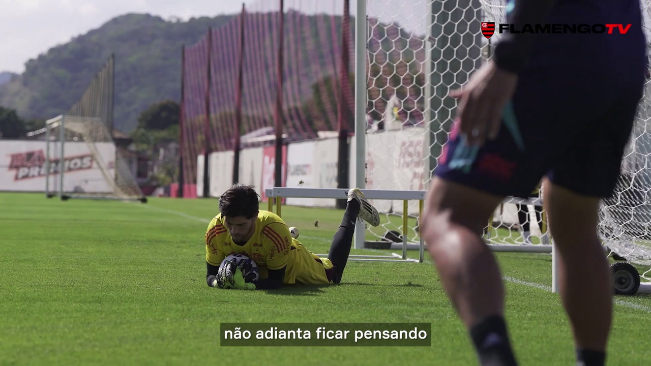Rossi pede que Flamengo deixe goleada para trás e mantenha foco na liderança