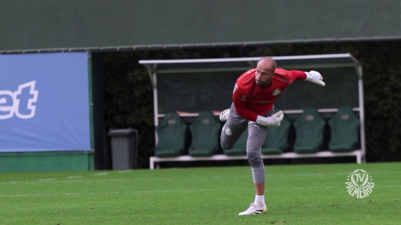 Palmeiras prepara-se para enfrentar Universitario-PER nos treinos de volta ao campo.