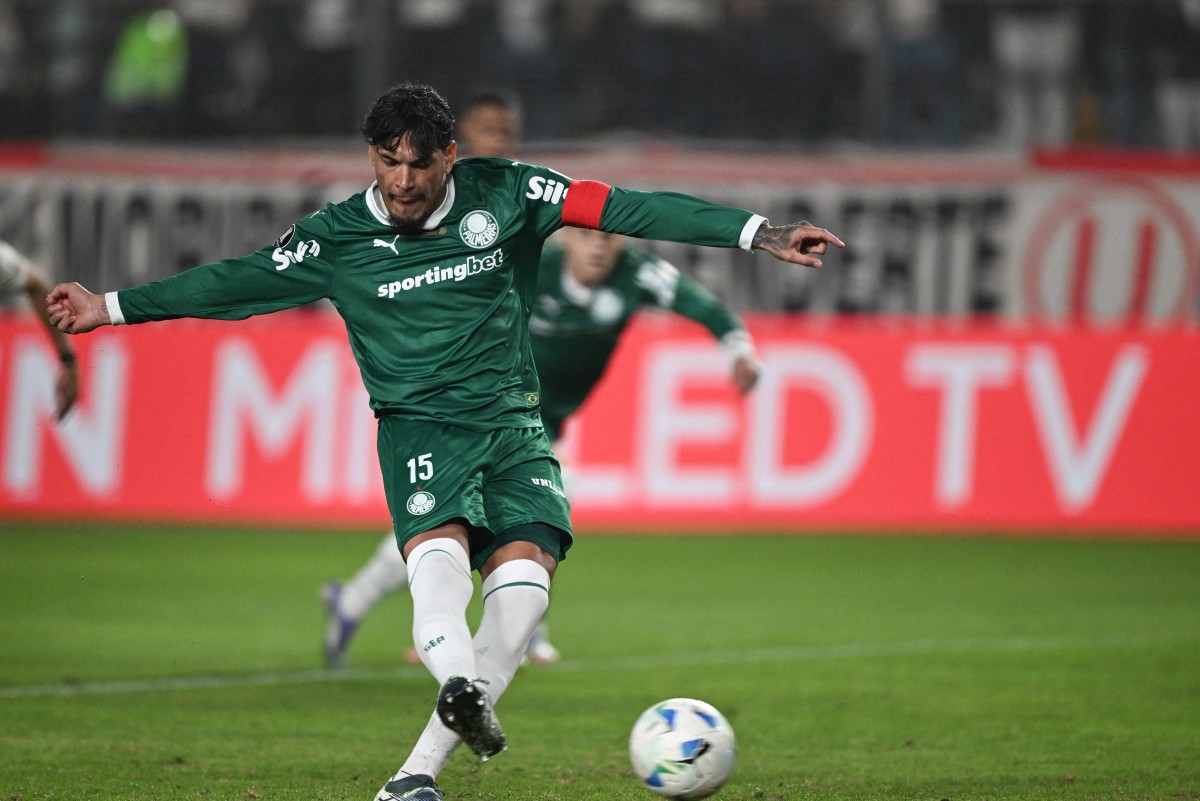 HISTÓRICO! Capitão do Palmeiras faz história e se torna maior zagueiro artilheiro da Libertadores